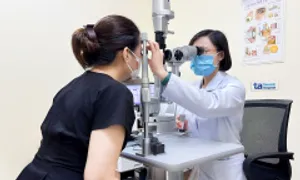 Đau đầu, mỏi mắt do bệnh glôcôm